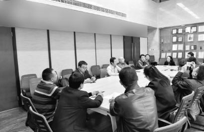 11月2日，“专车新规研讨会”上，社科院专家、滴滴专车代表、出租车司机代表、乘客代表等积极发言，参与讨论