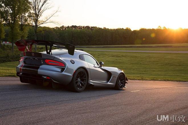 2016年最值得收入囊中的8台高性能车