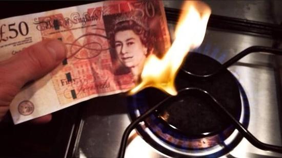 英学生放火烧光助学贷款 抗议学生沉重债务