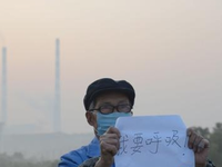 粉尘和烟味令人抓狂 业主称愿让环保官员到家住