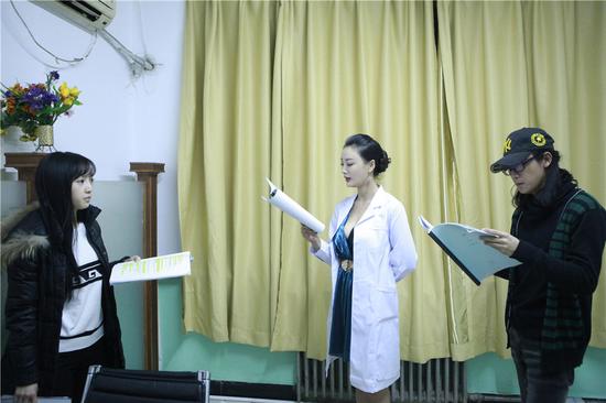 曹志鹏《诡面少女》杀青 王李丹妮出席|王李丹