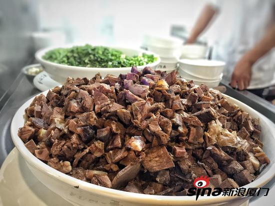 纯正的牛肉让面更增风味