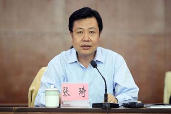 三亚市委书记火车站陪民众打车苦等55分钟|市