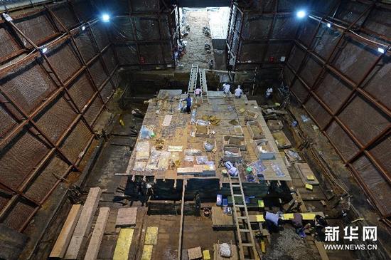 这是海昏侯墓考古发掘现场（8月14日摄）。新华网图片 万象 摄