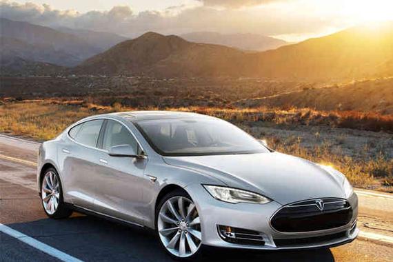 特斯拉自动驾驶:可以放松,不能放手