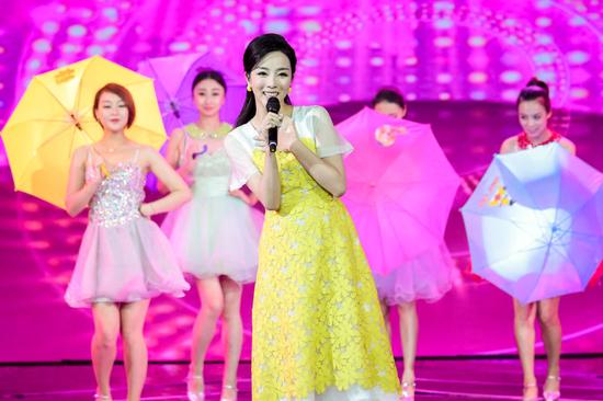 《回声嘹亮》李思思主持独挑大梁|李思思|回声嘹亮|主持