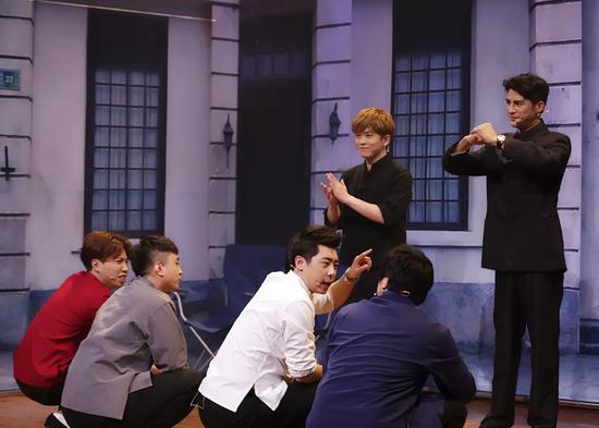 姜潮刘忻《爱笑》绯闻再起 深陷吻戏风波|姜潮