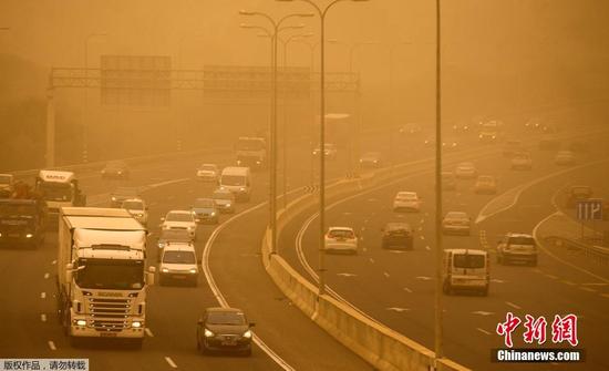 以色列遭遇沙尘天气 城市昏黄一片_江门频道