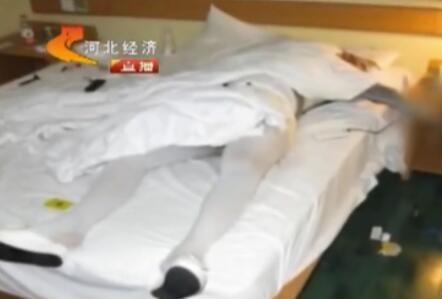 男子酒店掐死女友尸体发臭被发现 床前摆贡品_新浪河北_新浪网