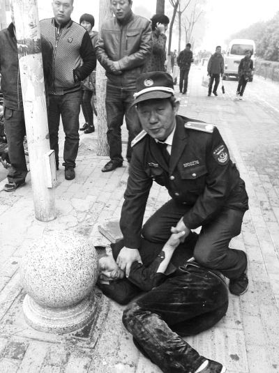 撒野的醉漢這下老實了