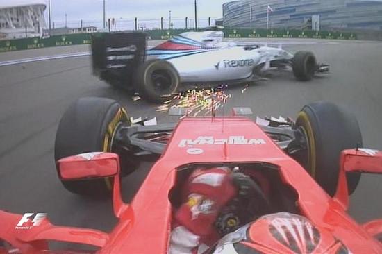 F1俄罗斯站，博塔斯与莱科宁发生碰撞
