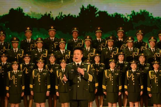 阎维文王莉助阵爱暖人间公益演唱会