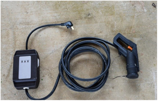 南京新能源:未来电动车充电速度忒快!