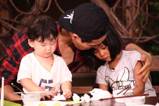 高云翔持续霸屏 有一种父爱叫别人的爸爸|闪亮的爸爸|高云翔|爸爸_新浪娱乐_新浪网