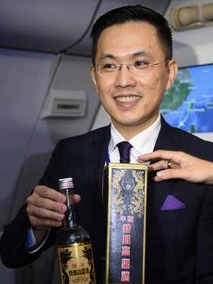 这两瓶金门高粱酒具特殊意义，被称为“和平之酒”。