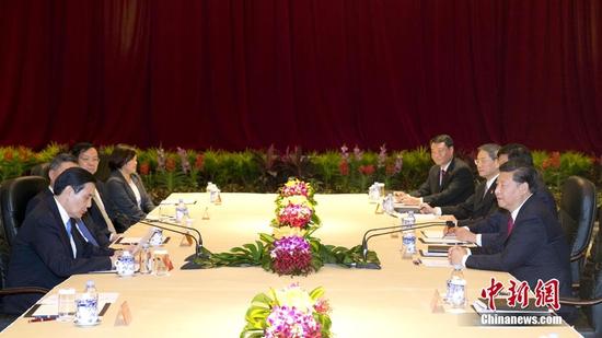11月7日下午，两岸领导人习近平、马英九在新加坡香格里拉大酒店会面。