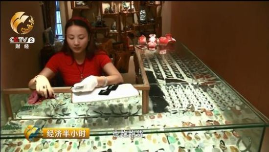行业不景气,让阿珍改变了经营策略,提供便利以笼络老客户。