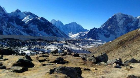 珠峰大本营（图片来源：BBC）