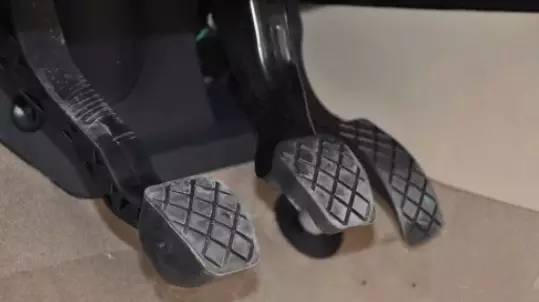 刹车失灵怎么办?这几个救命绝招要记牢