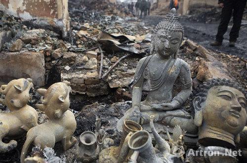 香格里拉独克宗古城火灾 佛教艺术品惨遭烧毁