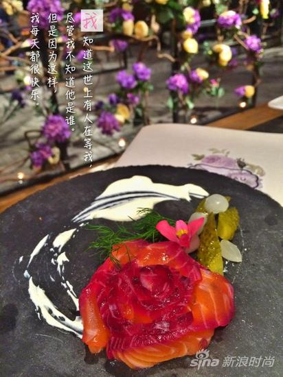 主打料理玫瑰三文鱼