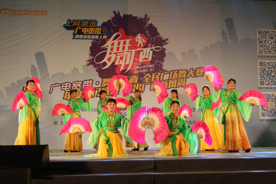 别叫我大妈 广电宽带广场舞比赛大妈个个赛姑