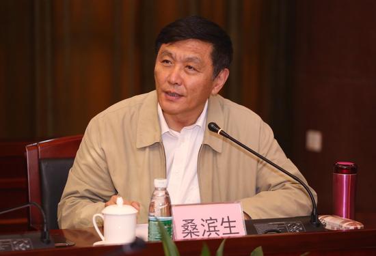 国家中医药管理局政策法规与监督司司长桑滨生发言,南都记者邹卫摄