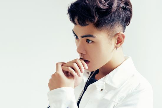 孙子涵全新唱跳专辑《壁咚》正式发行