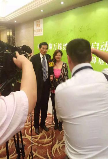 揭东巴黎万株纱华纺织有限公司董事长黄怀光接受采访