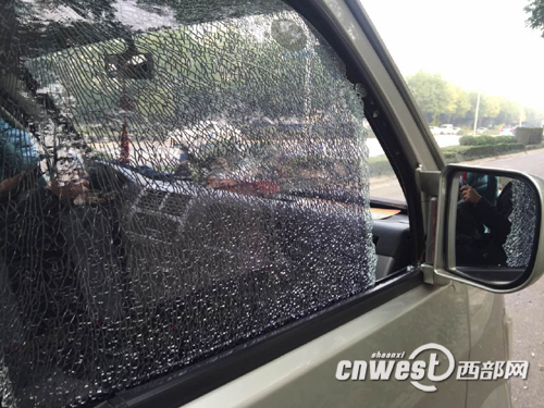 張師傅只能確定玻璃被擊碎在西太路羊元村附近。