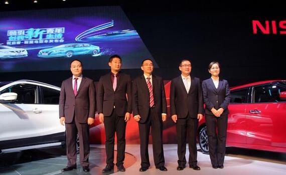 双车上市会活动现场领导合影