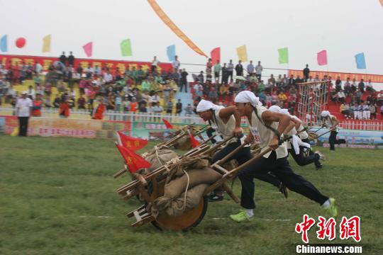 作为中国的“水上运动名城”,临沂今年又迎来了这个城市首个大规模马拉松赛事,即“金玉山杯”2015临沂国际马拉松。图为比赛线路图。