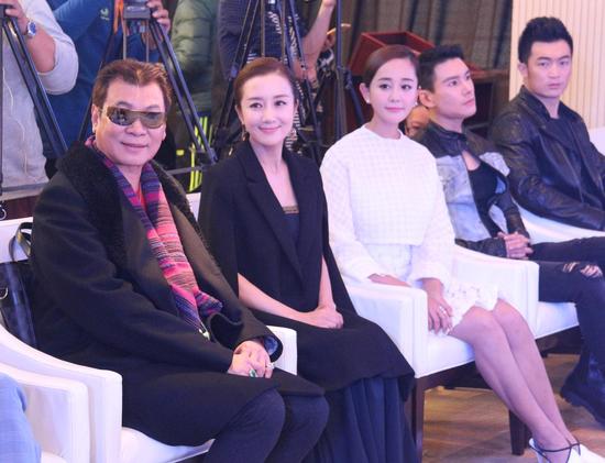 导演简远信、李依晓、海陆