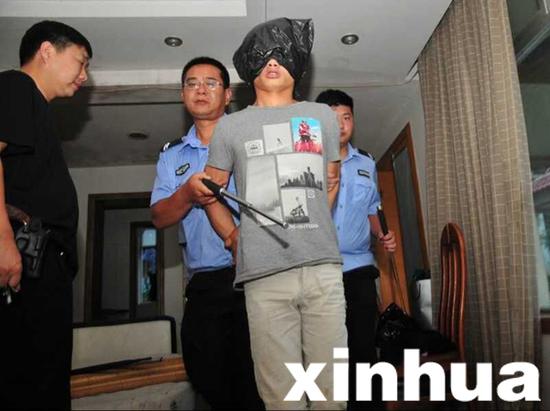 荆门一黑社会性质犯罪团伙被控罪15起22人被判决
