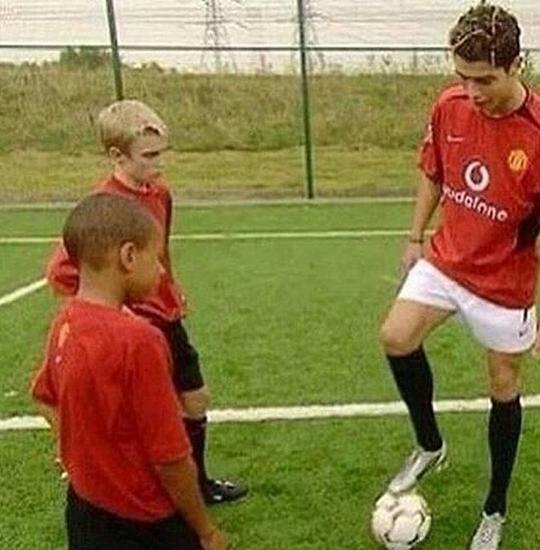 揭秘曼联妖锋:C罗亲教他盘带