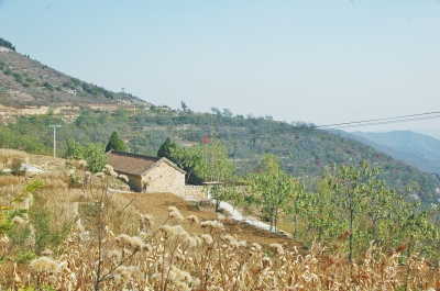 卫辉大山深处一小学仅有1学生1老师 曾走出60