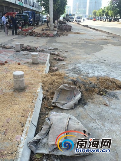 海甸二西路市场工程维修使用的大宝水泥疑似冒牌货。南海网记者姜飞摄
