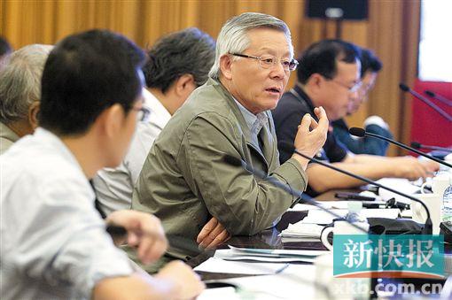 ■尹伟伦提醒,一定要注意湿地水的流动,不能静止。 新快报记者 李小萌/摄