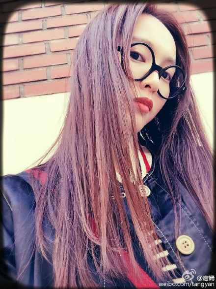 唐嫣自拍表情无辜