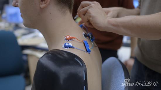 科乐美为残疾玩家打造合金装备风格义肢 _电视