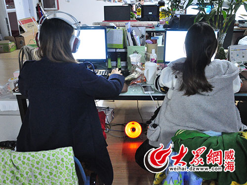 腳下，也打開了取暖器