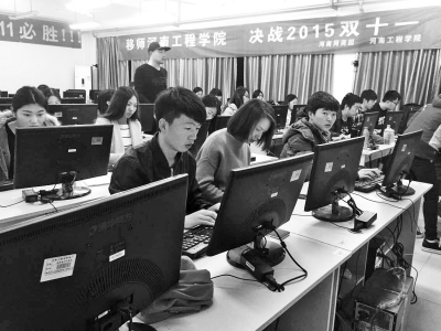 鄭州某電子商務公司招攬了130名“學生團隊”加入客服