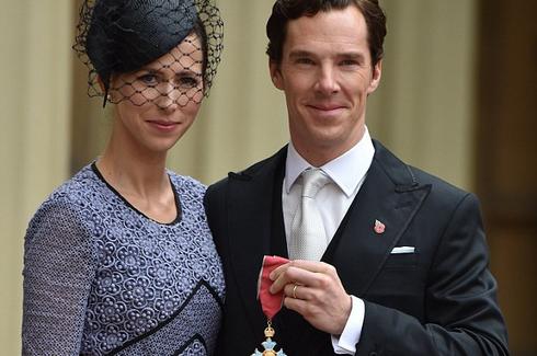 卷福帅气获英女王授勋