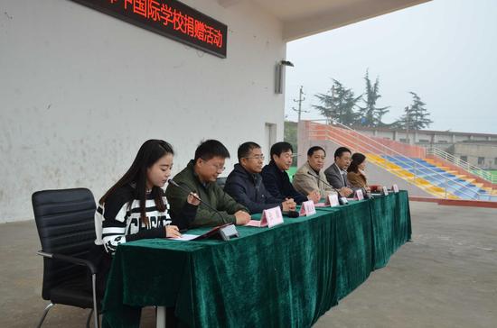 河南省慈善總會“一張紙獻愛心行動” 首場捐贈活動在鄭中國際學校溫情啟動