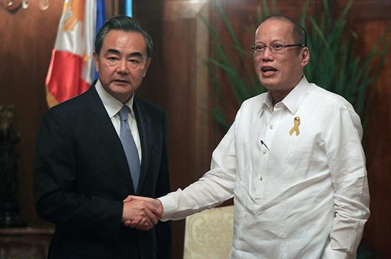菲律宾总统阿基诺三世星期二会见中国外长王毅