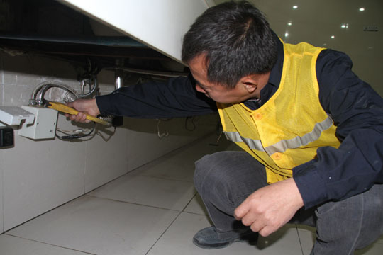 關書林到安陽東站巡視檢查設備