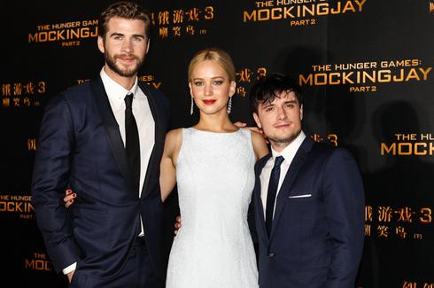 《饥饿游戏3下》首映 