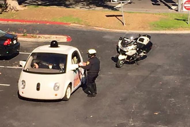 谷歌无人驾驶汽车被交警盘查 因速度太慢