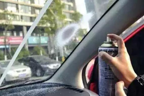 看看如何搞定冬天汽车玻璃起雾 简单实用