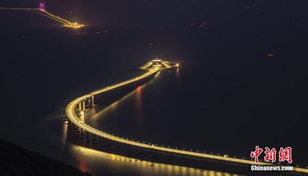 夜瞰港珠澳大橋:銀龍掛碧海(圖4)